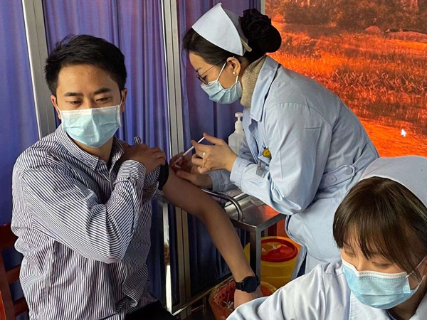 1610677447978280.jpg 南昌市政建設(shè)全體員工江西中醫(yī)藥大學(xué)附屬醫(yī)院新冠疫苗接種6006.jpg