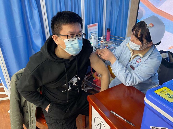 1610677458919811.jpg 南昌市政建設(shè)全體員工江西中醫(yī)藥大學(xué)附屬醫(yī)院新冠疫苗接種60061.jpg