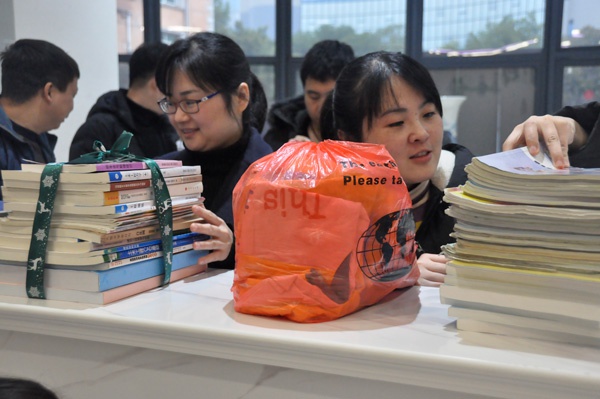 1614941040998837.jpg 南昌市政建設(shè)集團開展學(xué)雷鋒文明城市共創(chuàng)共建舊物兌換活動5.jpg