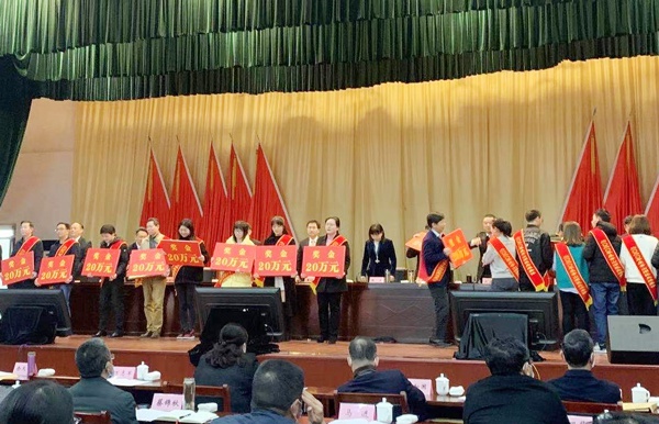 1615427437108054.jpg 南昌市政建設集團獲青山湖區(qū)2020年度企業(yè)納稅貢獻超千萬元獎6002.jpg