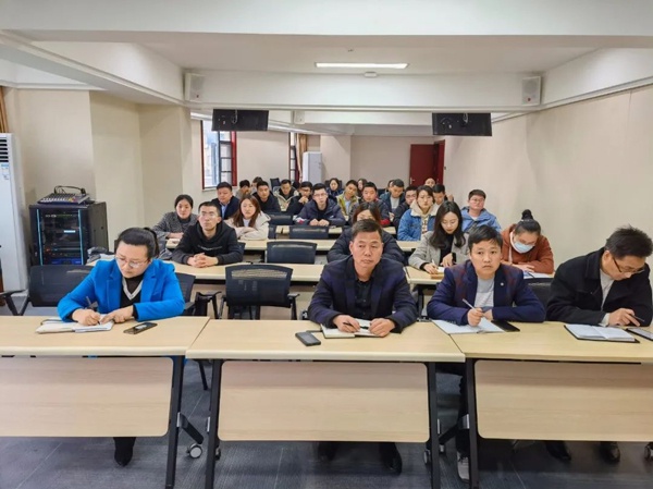 1616397482409686.jpg 南昌市政建設(shè)集團(tuán)財(cái)務(wù)部組織開展財(cái)務(wù)部辦事指南講解6003.jpg