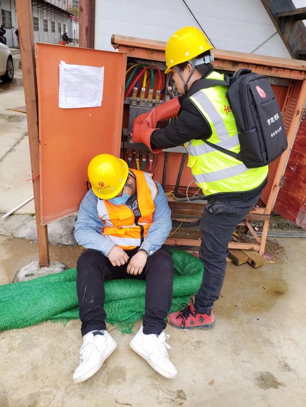 1616398365543341.jpg 南昌市政建設(shè)集團(tuán)開展觸電事故應(yīng)急救援演練6002.jpg