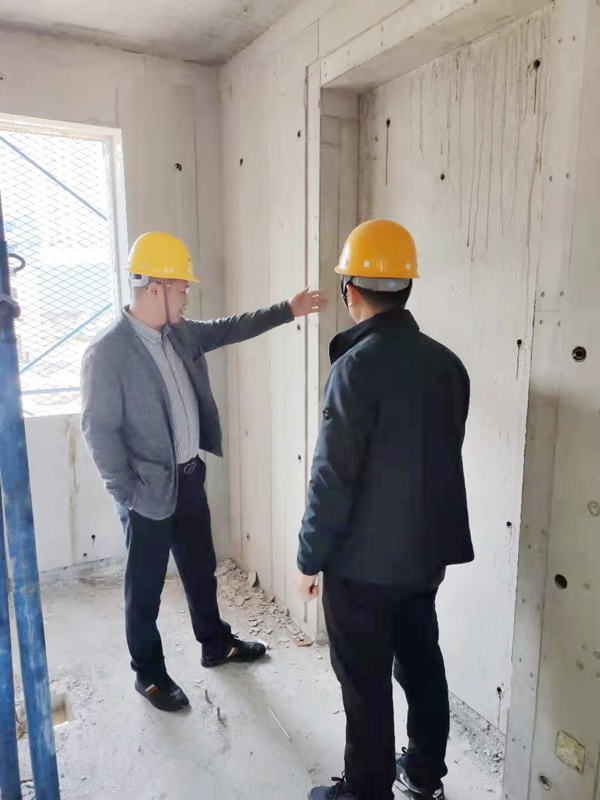 1616662912508416.jpg 南昌市政建設王海龍到桃花南路安置房建設項目檢查指導6001.jpg