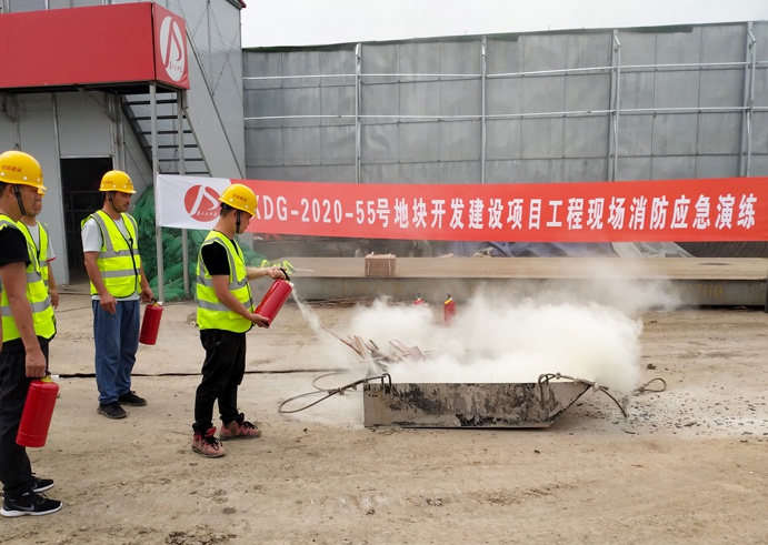 1623916297144423.jpg 無錫XDG-2020-55號地塊開發(fā)建設(shè)項(xiàng)目部開展消防應(yīng)急演練691.jpg