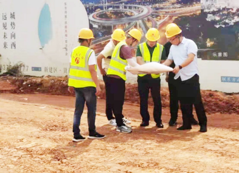 1623986949511023.jpg 南昌市政建設(shè)集團(tuán)市政公用城周邊市政道路項(xiàng)目開展質(zhì)量安全進(jìn)度考核8001.jpg