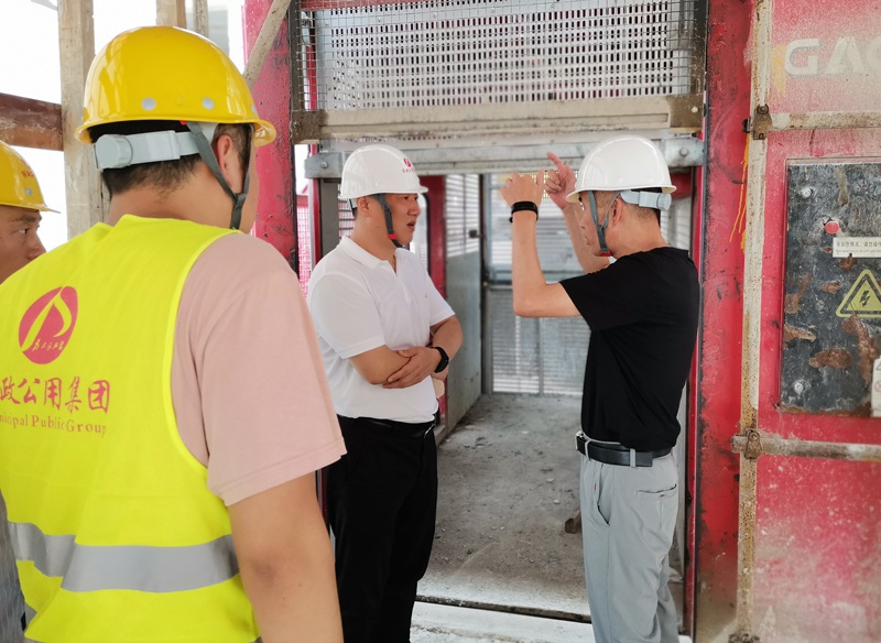 1623997307690387.jpg 南昌市政建設(shè)集團(tuán)徐旭到天祥安置房項(xiàng)目督導(dǎo)安全生產(chǎn)工作8002.jpg