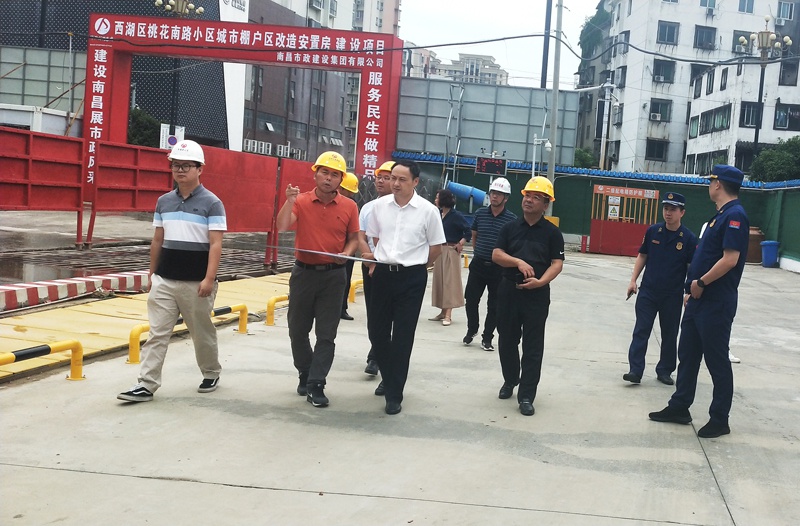 1624344345146337.jpg 南昌市西湖區(qū)常務(wù)副區(qū)長鄧云生到桃花安置房項目檢查指導(dǎo)安全生產(chǎn)工作8002.jpg
