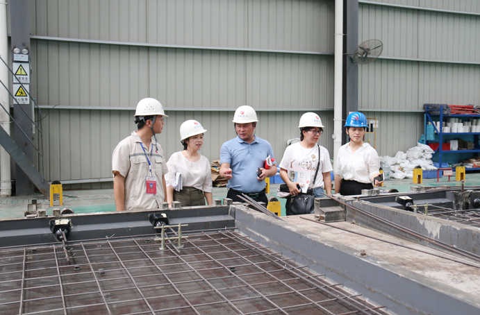 1626137412892665.jpg 江西外語(yǔ)外貿(mào)陳大勝光臨市政遠(yuǎn)大調(diào)研裝配式建筑6911.jpg