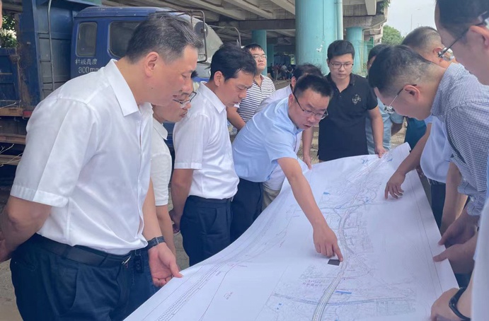 1631081853873675.jpg 市政公用集團黨委副書記總經(jīng)理萬義輝蒞臨S49提升改造工程項目檢查指導6911.jpg