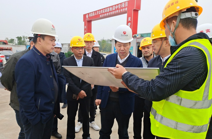 1635316038610042.jpg 南昌縣人大常委會(huì)副主任劉玉蒞臨南昌縣人才公共實(shí)訓(xùn)基地(縣中專)項(xiàng)目檢查指導(dǎo)691.jpg