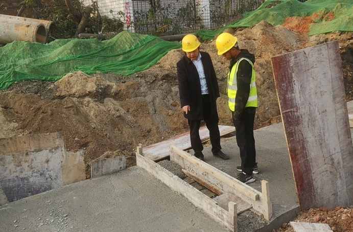 1639099772193436.jpg 南昌市政建設(shè)集團(tuán)呂文前往洛陽(yáng)東路綜合改造工程項(xiàng)目檢查指導(dǎo)691.jpg