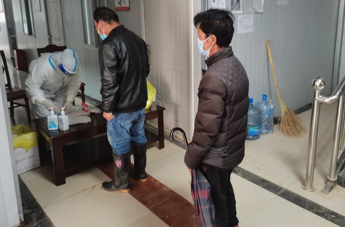 1649900723939586.jpg 各項(xiàng)目部開展全員核酸檢測(cè)6914.jpg