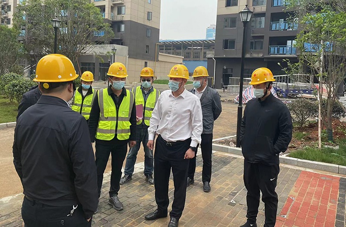 徐旭帶隊(duì)深入項(xiàng)目督導(dǎo)假期疫情防控、安全生產(chǎn)工作，看望慰問一線職工02.jpg