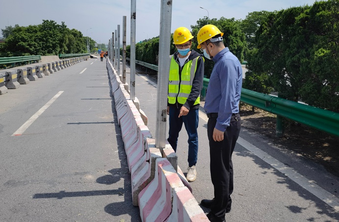 1653011179335799.jpg 王海龍深入S49項(xiàng)目一線督導(dǎo)檢查建設(shè)進(jìn)度691.jpg