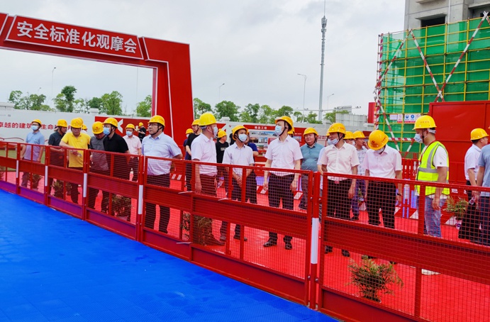 市政公用集團(tuán)葛威敏帶隊(duì)到秦坊安置房項(xiàng)目現(xiàn)場觀摩 市政公用集團(tuán)葛威敏帶隊(duì)到秦坊安置房項(xiàng)目現(xiàn)場觀摩