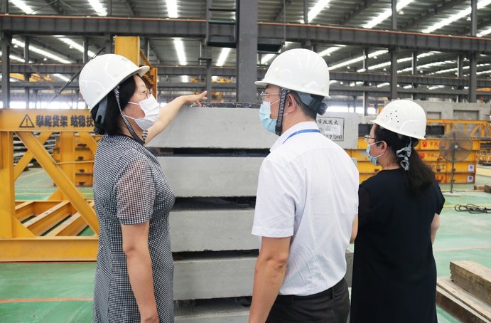 南昌市發(fā)改委副主任鐘雷英到市政遠(yuǎn)大公司調(diào)研裝配式建筑 南昌市發(fā)改委副主任鐘雷英到市政遠(yuǎn)大公司調(diào)研裝配式建筑