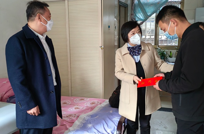 南昌市政建設(shè)集團(tuán)開展春節(jié)“送溫暖”走訪慰問活動(dòng) 南昌市政建設(shè)集團(tuán)開展春節(jié)“送溫暖”走訪慰問活動(dòng)