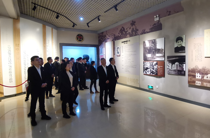 南昌市政建設(shè)集團黨員方志敏烈士陵園“緬懷革命先烈 傳承紅色基因”聯(lián)合主題黨日 南昌市政建設(shè)集團黨員方志敏烈士陵園“緬懷革命先烈 傳承紅色基因”聯(lián)合主題黨日