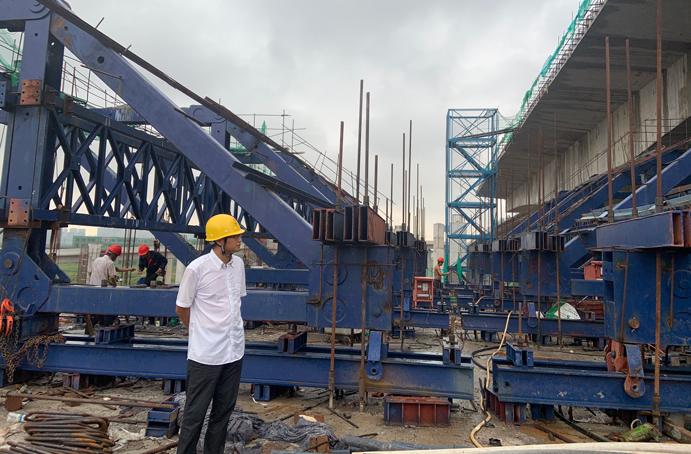 五一勞動獎?wù)芦@得者項(xiàng)目黨支部書記、副總工程師周天奇