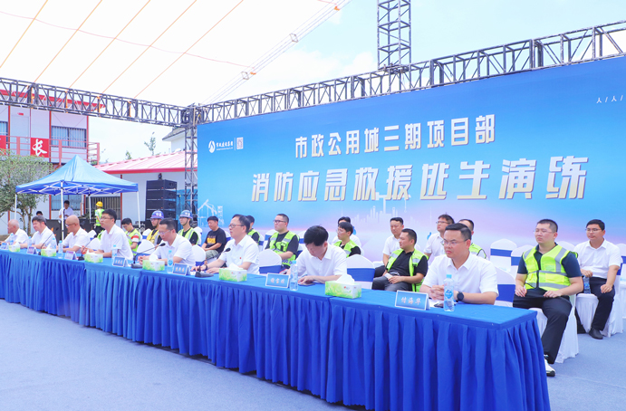 楊?閑?冬到?市政公用城三期項目觀摩指導(dǎo)消防安全應(yīng)急演練 楊?閑?冬到?市政公用城三期項目觀摩指導(dǎo)消防安全應(yīng)急演練