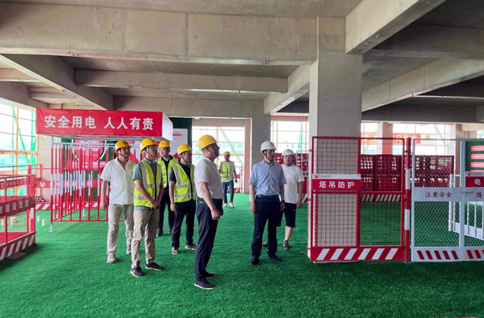 市政公用集團(tuán)黨委副書記總經(jīng)理萬義輝到新建區(qū)職業(yè)技術(shù)學(xué)校新校區(qū)建設(shè)項(xiàng)目調(diào)研 市政公用集團(tuán)黨委副書記總經(jīng)理萬義輝到新建區(qū)職業(yè)技術(shù)學(xué)校新校區(qū)建設(shè)項(xiàng)目調(diào)研