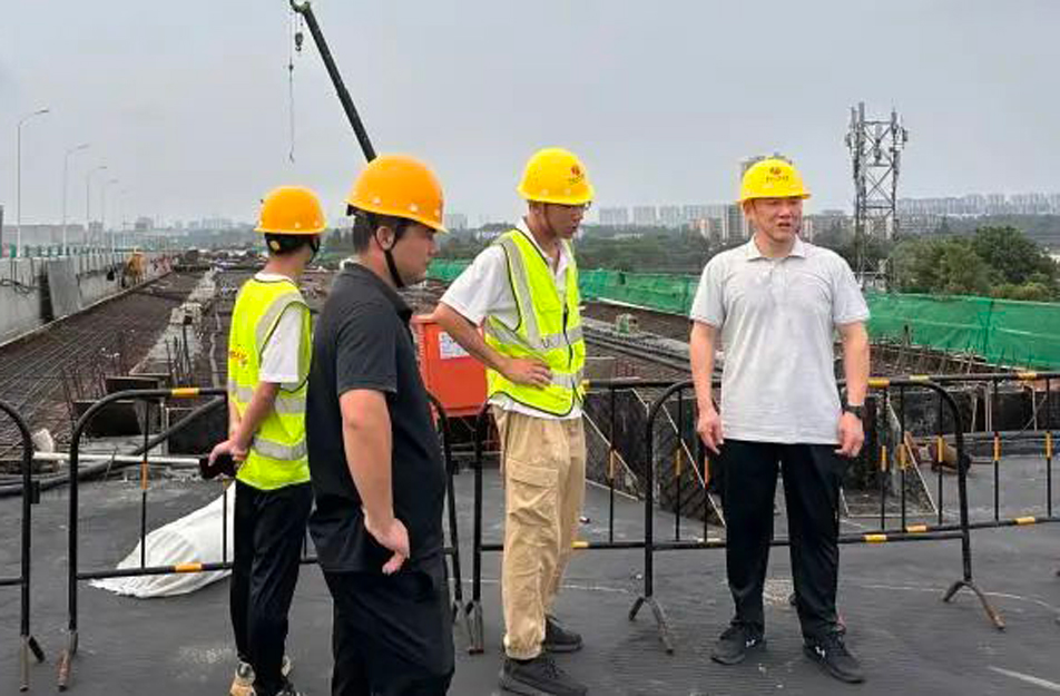 黨委書記、董事長徐旭前往S49楓生快速路北段提升改造工程調研指導