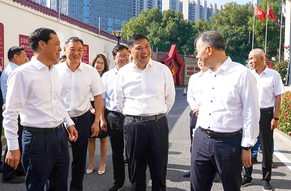 市人大常委會主任李鎮(zhèn)發(fā)率調(diào)研組到公司調(diào)研基層立法聯(lián)系點(diǎn)工作開展情況 市人大常委會主任李鎮(zhèn)發(fā)率調(diào)研組到公司調(diào)研基層立法聯(lián)系點(diǎn)工作開展情況