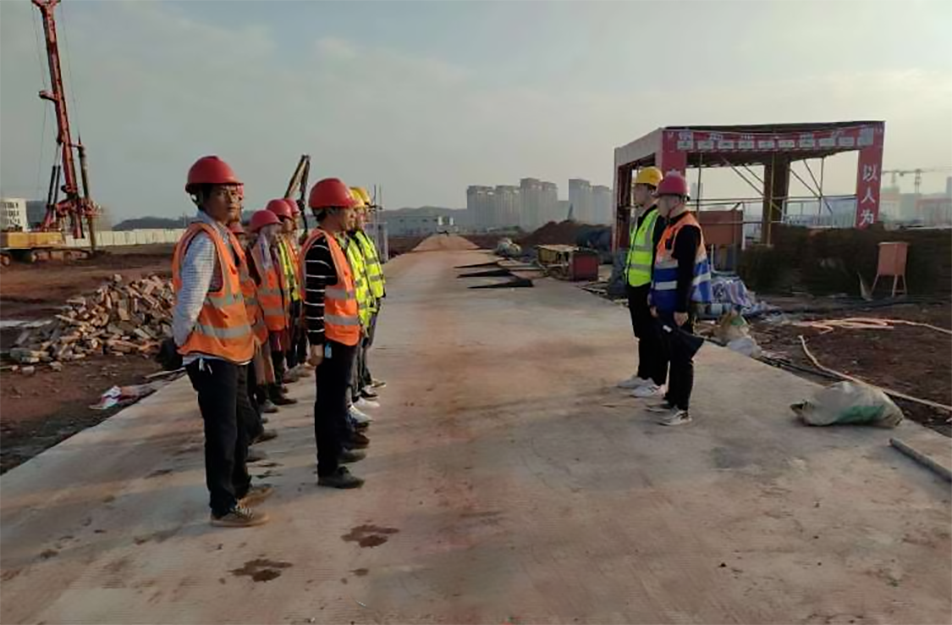 公司各在建項(xiàng)目于1月15日組織開展專項(xiàng)班前安全早會(huì) 公司各在建項(xiàng)目于1月15日組織開展專項(xiàng)班前安全早會(huì)