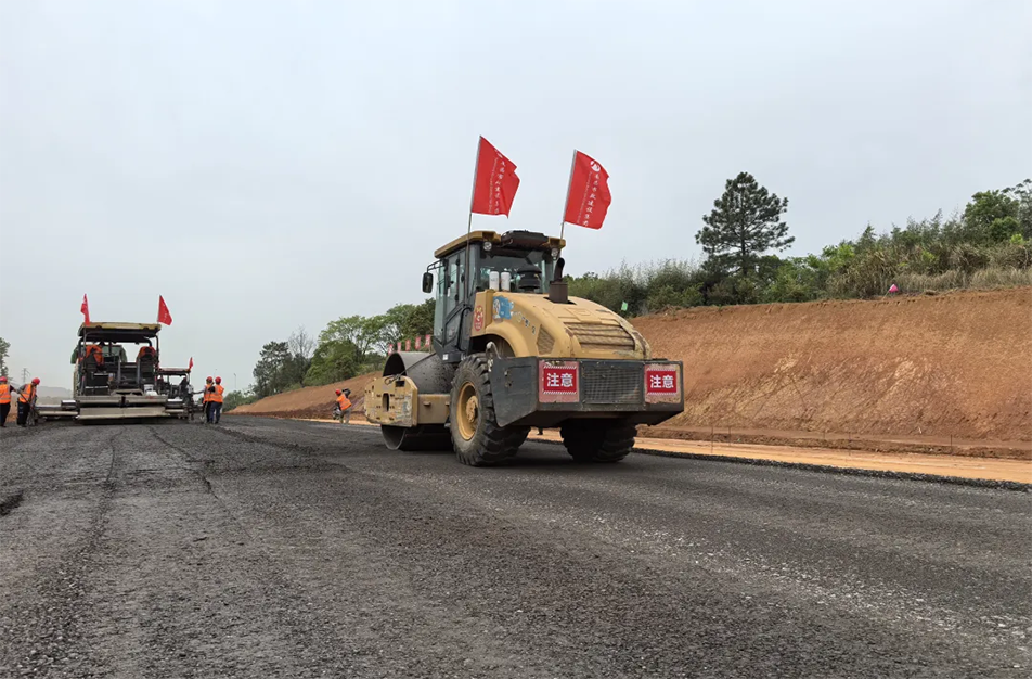 南昌云翔大道級(jí)配碎石施工啟動(dòng) | 安全質(zhì)量雙控推進(jìn)路面結(jié)構(gòu)新階段 南昌云翔大道級(jí)配碎石施工啟動(dòng) | 安全質(zhì)量雙控推進(jìn)路面結(jié)構(gòu)新階段
