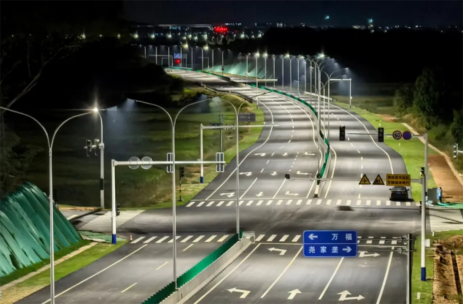 云翔大道項(xiàng)目10月1日正式通車(chē) 7.6公里城市主干道煥新啟用 云翔大道項(xiàng)目10月1日正式通車(chē) 7.6公里城市主干道煥新啟用